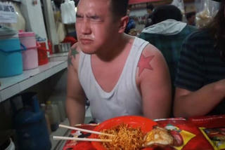 Bị điếc sau khi ăn món 'mì tử thần'