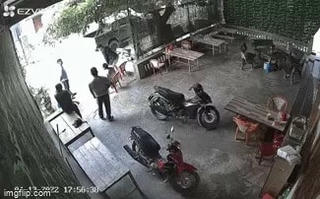 Nhóm người tấn công gia chủ vì mâu thuẫn mua bán đất
