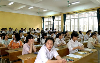 Các thí sinh bước vào môn thi đầu tiên thoải mái, tự tin