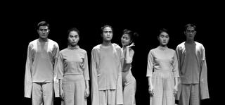 'Luc Team' tái xuất với vở diễn 'Nữ ca sĩ hói đầu' phiên bản Việt.