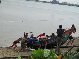 Chủ động ứng phó bão số 10