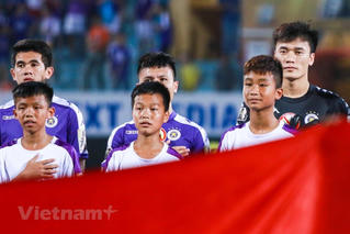 [ẢNH] Thủ thành Bùi Tiến Dũng làm nền cho siêu phẩm ở Hàng Đẫy