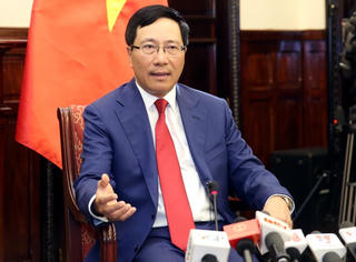 Thủ tướng Nguyễn Xuân Phúc mời ông Donald Trump thăm Việt Nam