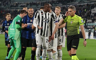 Tranh cãi dữ dội trong trận đấu giữa Juventus và Inter