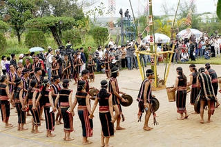 Liên hoan nghệ thuật dân gian Tây Nguyên