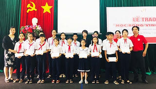 Khánh Hòa: Trao học bổng cho học sinh, sinh viên nghèo hiếu học