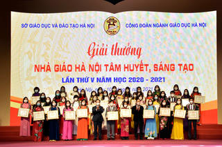 Ngày Nhà giáo Việt Nam: Không tiếp khách, nhận hoa chúc mừng