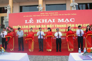 Khánh Hòa: Khai mạc triển lãm ảnh và trung tâm báo chí phục vụ Đại hội Đảng