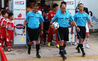 FIFA nâng cao nghiệp vụ chuyên môn cho các trọng tài Việt Nam