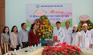 Lãnh đạo tỉnh Kon Tum thăm, chúc mừng ngành Y tế