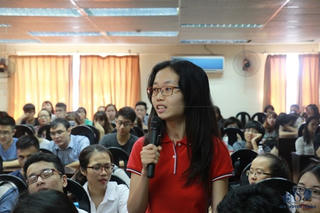 Tăng học phí: 'Sinh viên nghèo cũng không khóc'