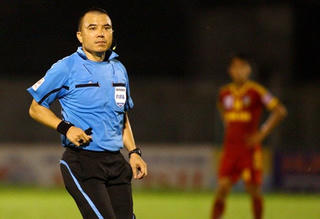 Ồn ào 'Vua áo đen'