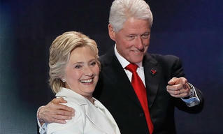 Nghi vấn Quỹ Clinton được hứa tặng 1 triệu USD làm quà sinh nhật cho Bill Clinton