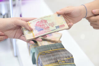 Thưởng Tết bằng gì?