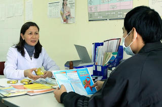 Bảo hiểm y tế sẽ thanh toán đầy đủ các dịch vụ điều trị HIV/AIDS