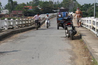 Bất an với một cây cầu