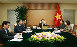 Phó Thủ tướng Vương Đình Huệ điện đàm với Bộ trưởng Tài chính Hoa Kỳ