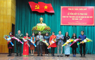 Trao giải cuộc thi ‘Tìm hiểu lịch sử quan hệ đặc biệt Việt Nam – Lào’