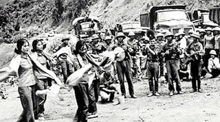 Tình khúc thời máu lửa