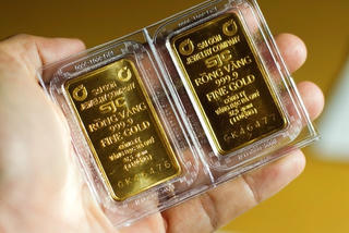 Giá vàng 12/1: Vàng trong nước cao hơn thế giới gần 5 triệu đồng/lượng 