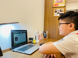 Học sinh quay cuồng hết học chính khóa đến học thêm online