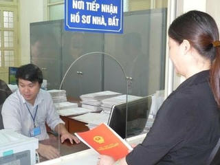 Miễn giảm tiền sử dụng đất cho thân nhân liệt sĩ theo quy định nào?