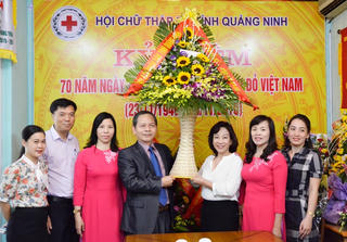 Lãnh đạo tỉnh Quảng Ninh chúc mừng Hội Chữ thập đỏ