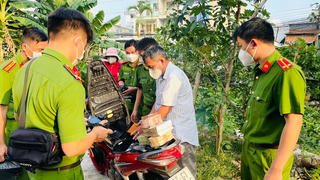 An Giang: Bắt quả tang vụ mua bán 3 kg vàng, nghi là vàng nhập lậu
