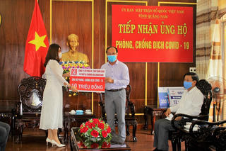 Chống dịch hiệu quả không quên tình người trong bão dịch