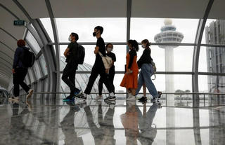 Singapore dừng chương trình miễn cách ly cho khách tiêm chủng đầy đủ