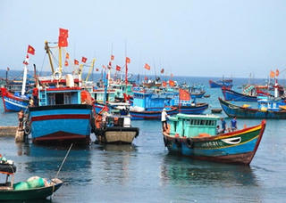 Hỗ trợ vốn đóng tàu cá cho ngư dân miền Trung