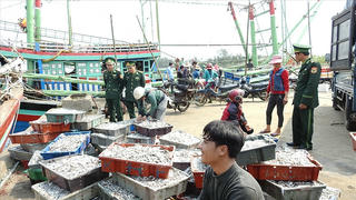 Nghĩa xóm, tình làng của ngư dân bãi ngang