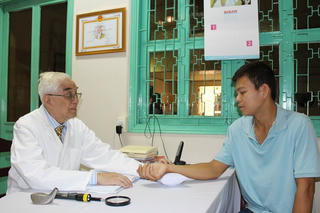 Cuộc đời với tâm nguyện bốc thuốc cứu người