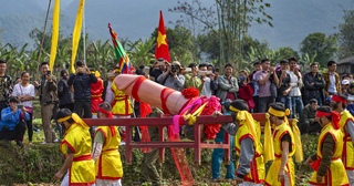 Độc đáo lễ rước sinh thực khí ở Lạng Sơn, du khách ngượng đỏ mặt