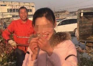 Trung Quốc: Bới 13 tấn rác, tìm được vật quý 380 triệu đồng