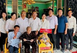 TP Hồ Chí Minh: Thăm, chúc tết các Mẹ Việt Nam anh hùng