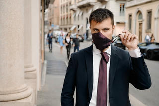 Cà vạt kiêm khẩu trang sành điệu tại Italy
