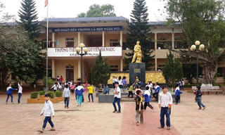 Nguyễn Bá Ngọc người anh hùng chân đất