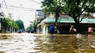 Quảng Ninh ủng hộ 4 tỉnh miền Trung 9 tỷ đồng khắc phục hậu quả bão số 7 