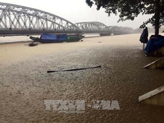 Tìm hướng thoát lũ cho sông Hương