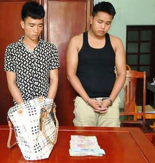 ThanH Hóa: Bắt hai nam thanh niên đi SH cướp 75 triệu