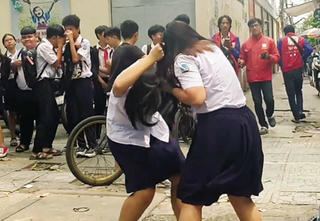 Bạo lực học đường bao giờ chấm dứt?
