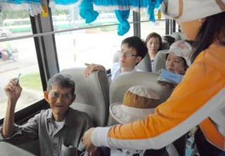 Miễn phí xe buýt đối với người 75 tuổi trở lên