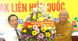 Lãnh đạo tỉnh Bình Định thăm, chúc mừng các tổ chức, chức sắc Phật giáo