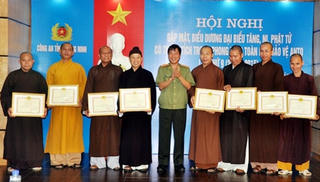 Biểu dương tăng ni, phật tử xuất sắc trong phong trào toàn dân bảo vệ ANTT