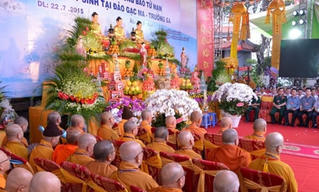 Cộng đồng người Việt tại Lào tưởng niệm các liệt sĩ