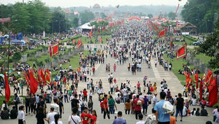 Khách hàng được Viettel chuẩn hóa thông tin ngay tại Lễ hội Đền Hùng
