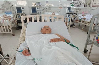 Uống nhầm thuốc nhuộm, cụ ông 84 tuổi nhập viện