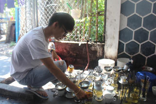 Sửa đường ống, nhiều hộ dân thiếu nước sinh hoạt