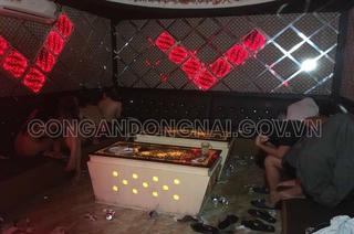 Đồng Nai: Xử lý quán karaoke để nhân viên thoát y phục vụ khách